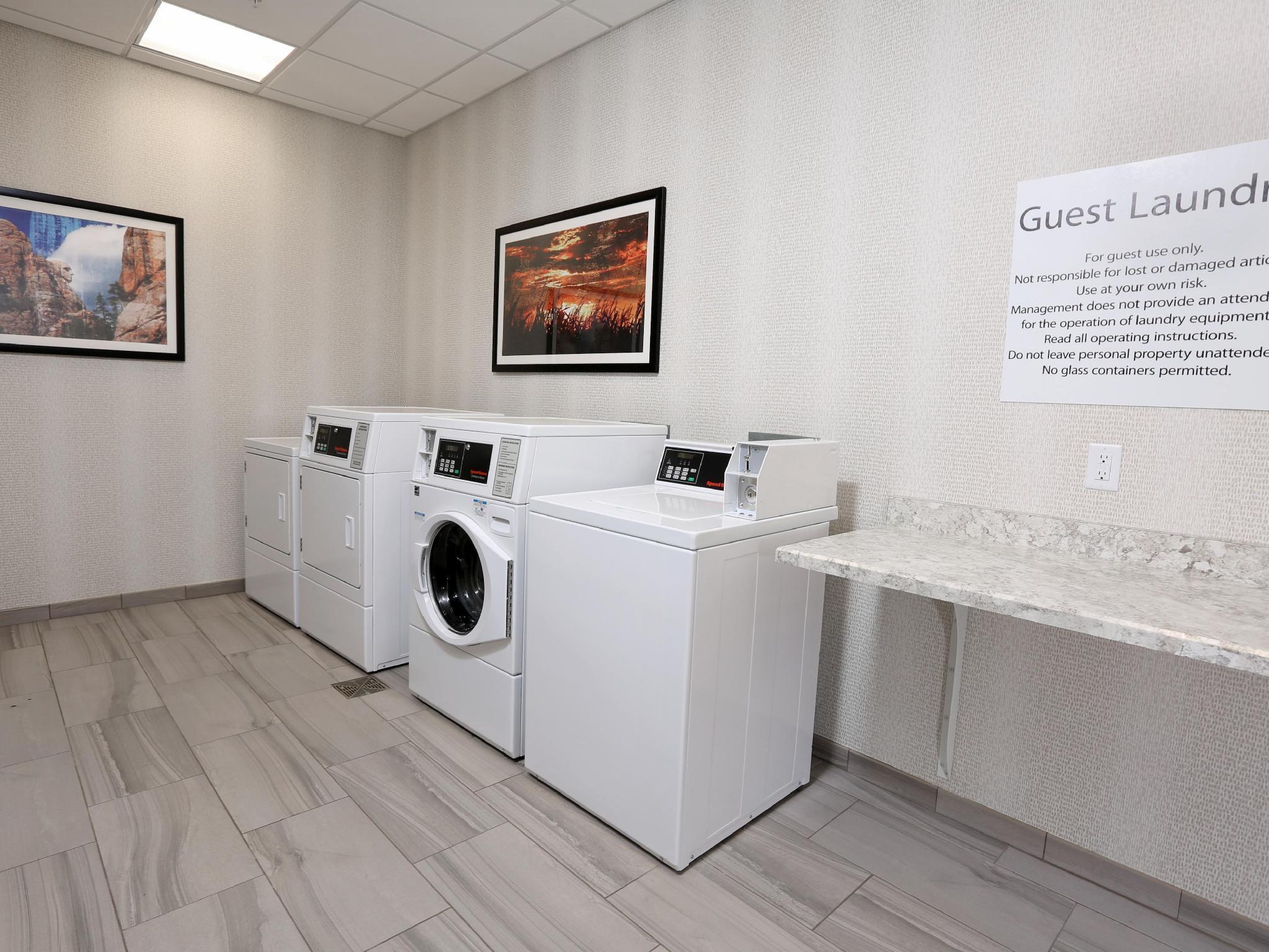 Holiday Inn & Suites Sioux Falls - Airport By Ihg Bagian luar foto