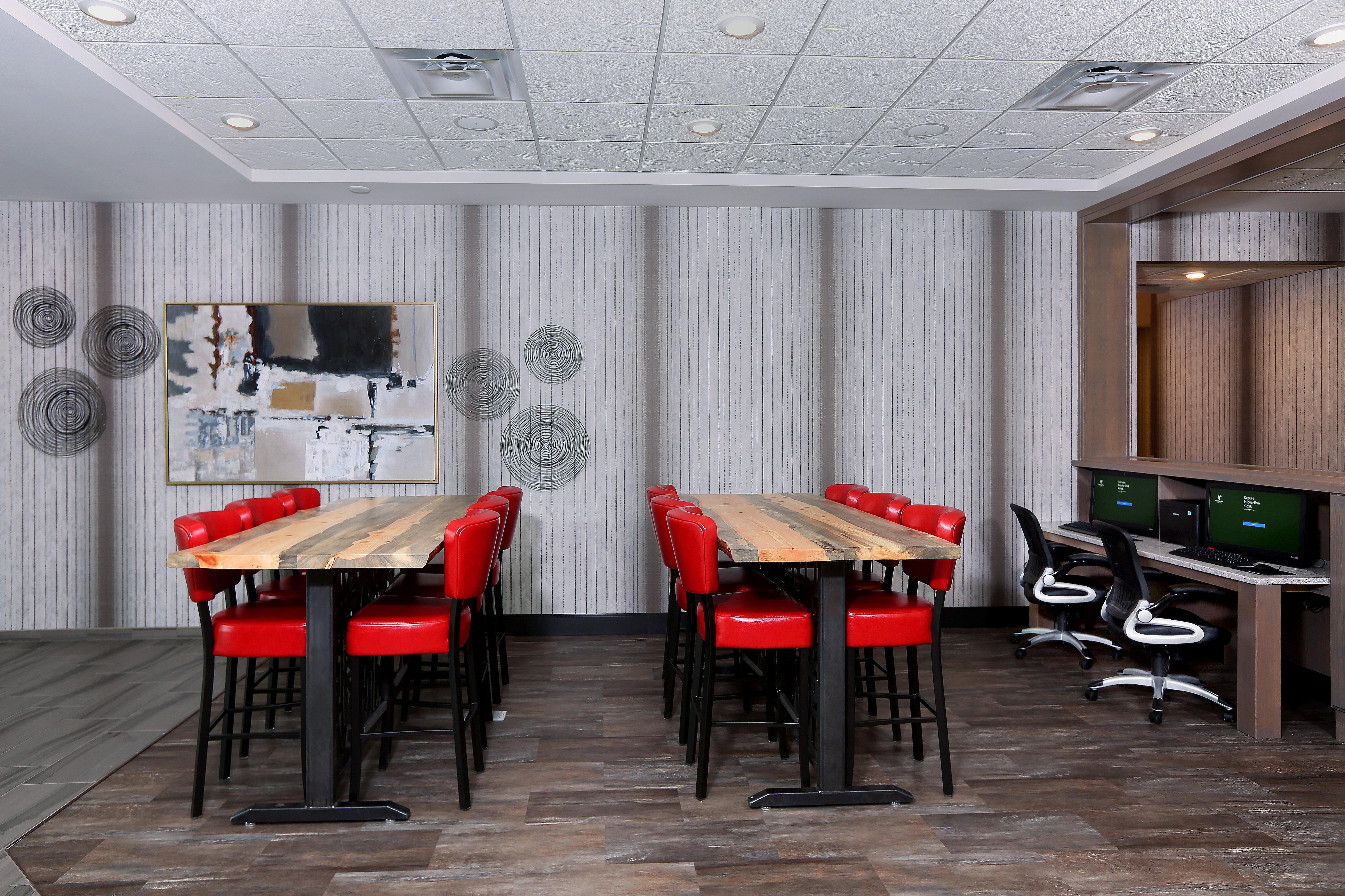 Holiday Inn & Suites Sioux Falls - Airport By Ihg Bagian luar foto