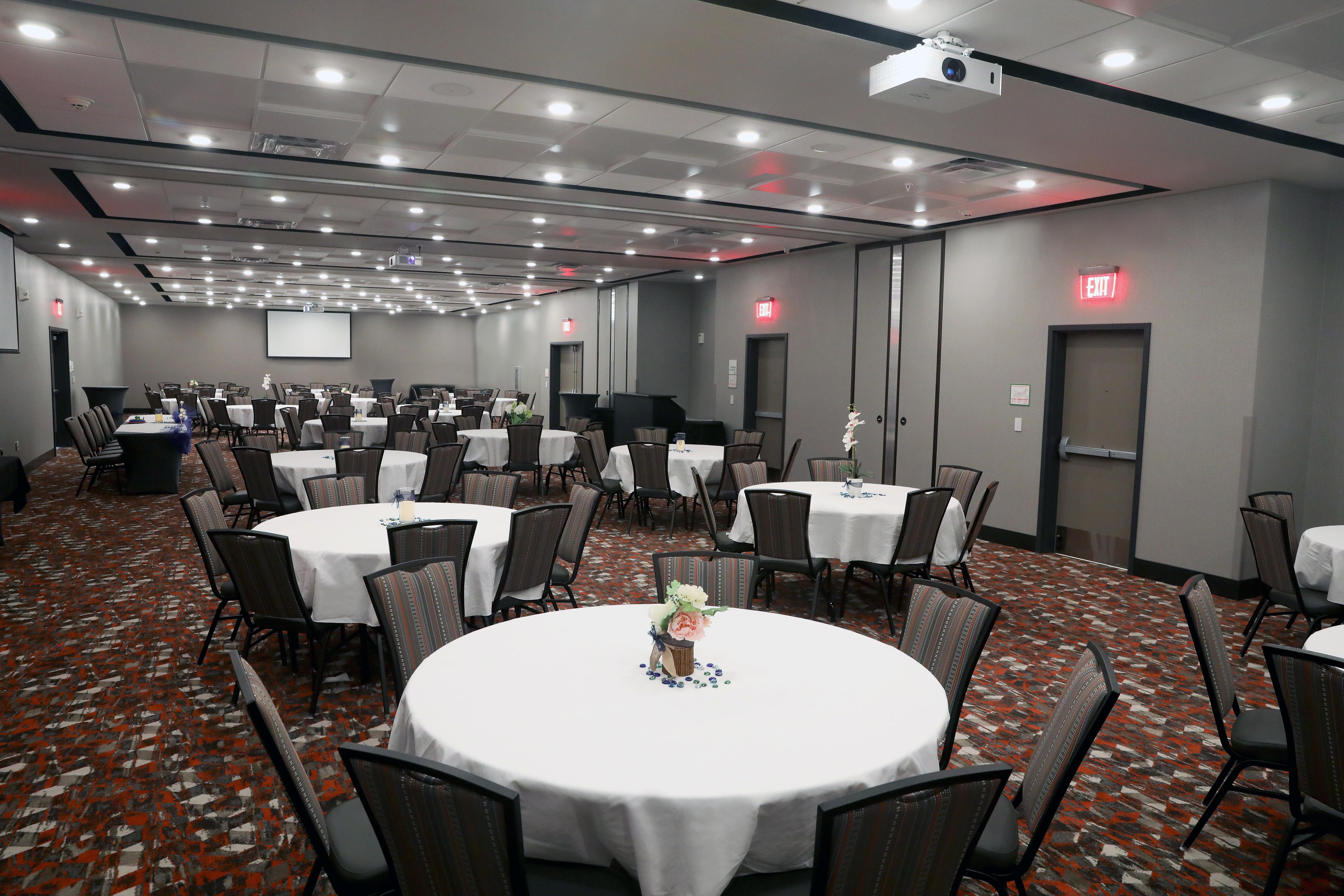 Holiday Inn & Suites Sioux Falls - Airport By Ihg Bagian luar foto