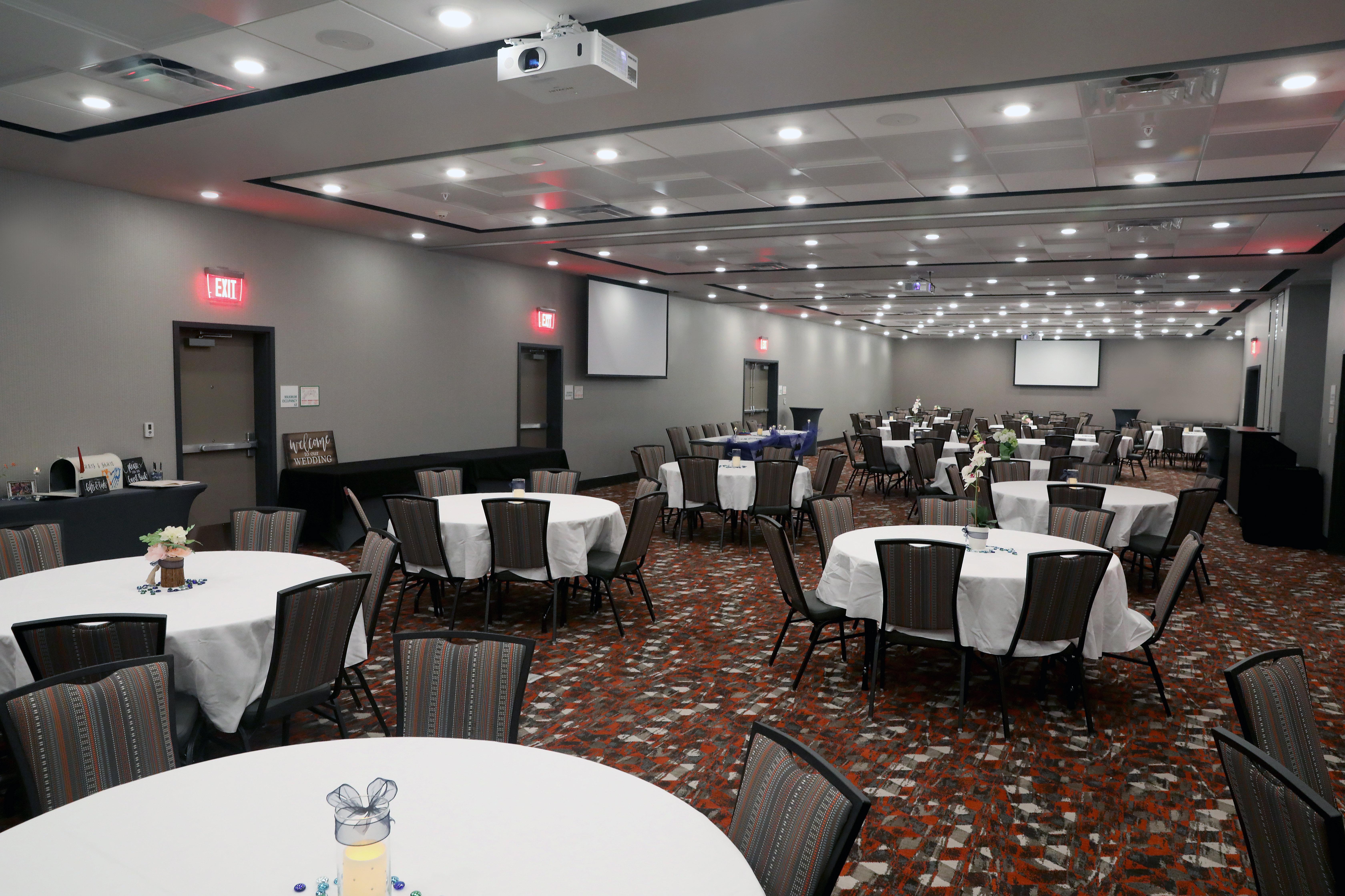 Holiday Inn & Suites Sioux Falls - Airport By Ihg Bagian luar foto